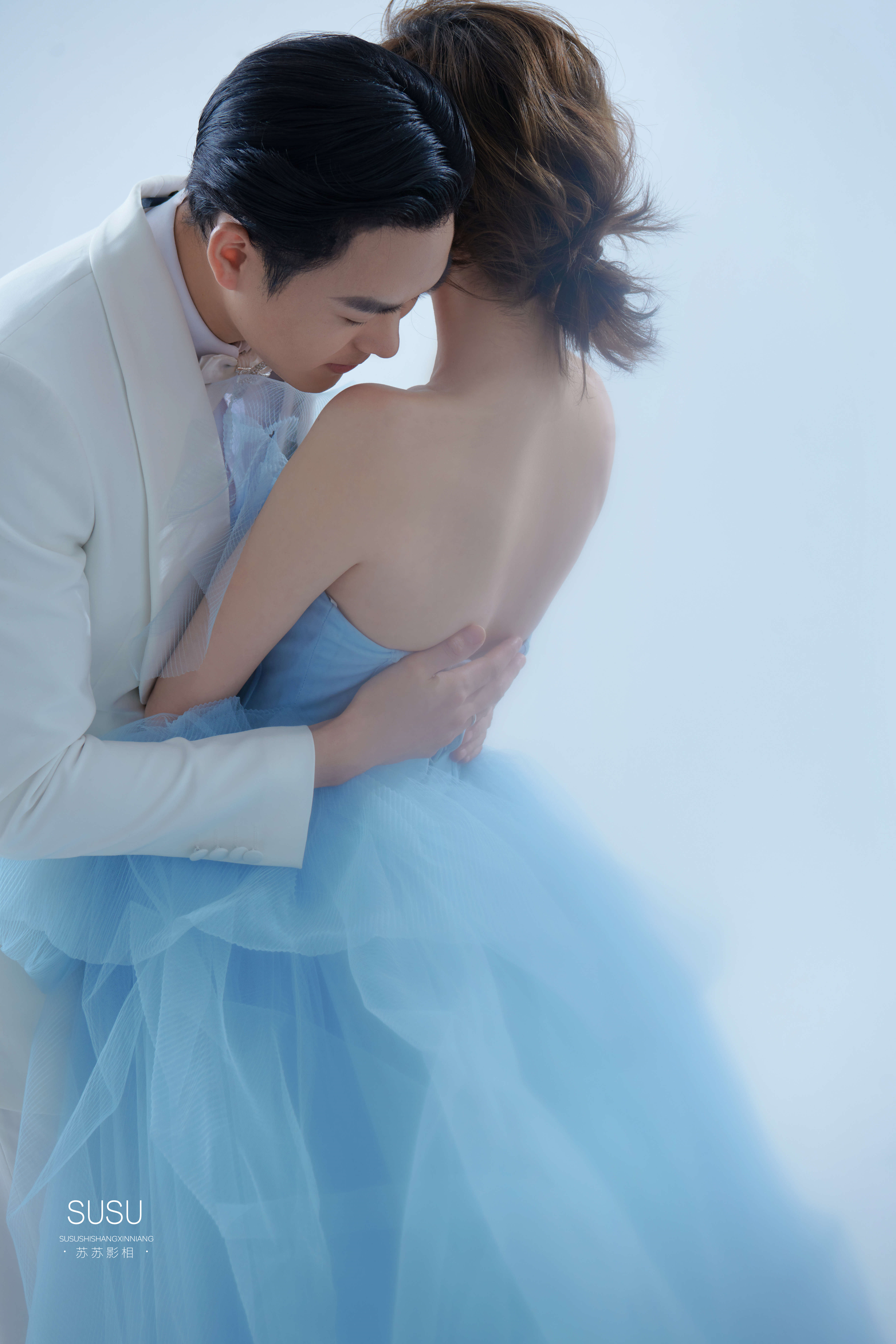 吹爆这组蓝灰色调婚纱照，简直不要太美了