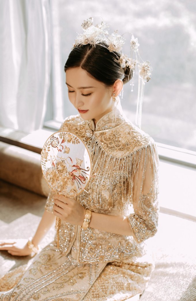 拒绝网红爆款，这条出门秀禾服真的美哭了！