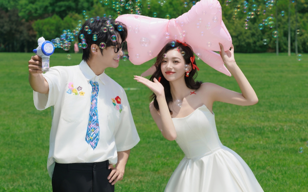 森系草坪婚纱照少女心爆棚啦💓