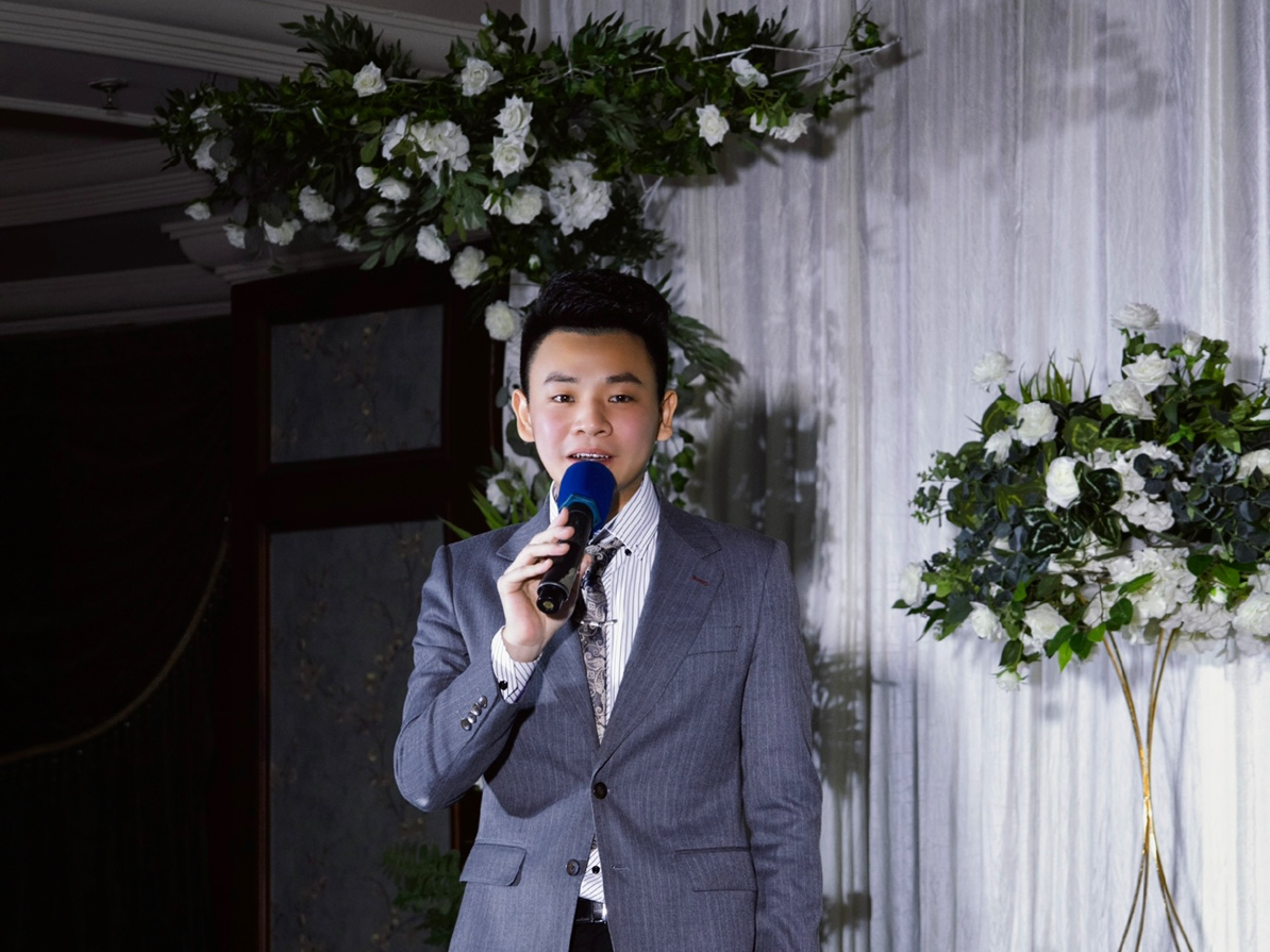 初识你名，一见钟情
倾我所有，尽我所能