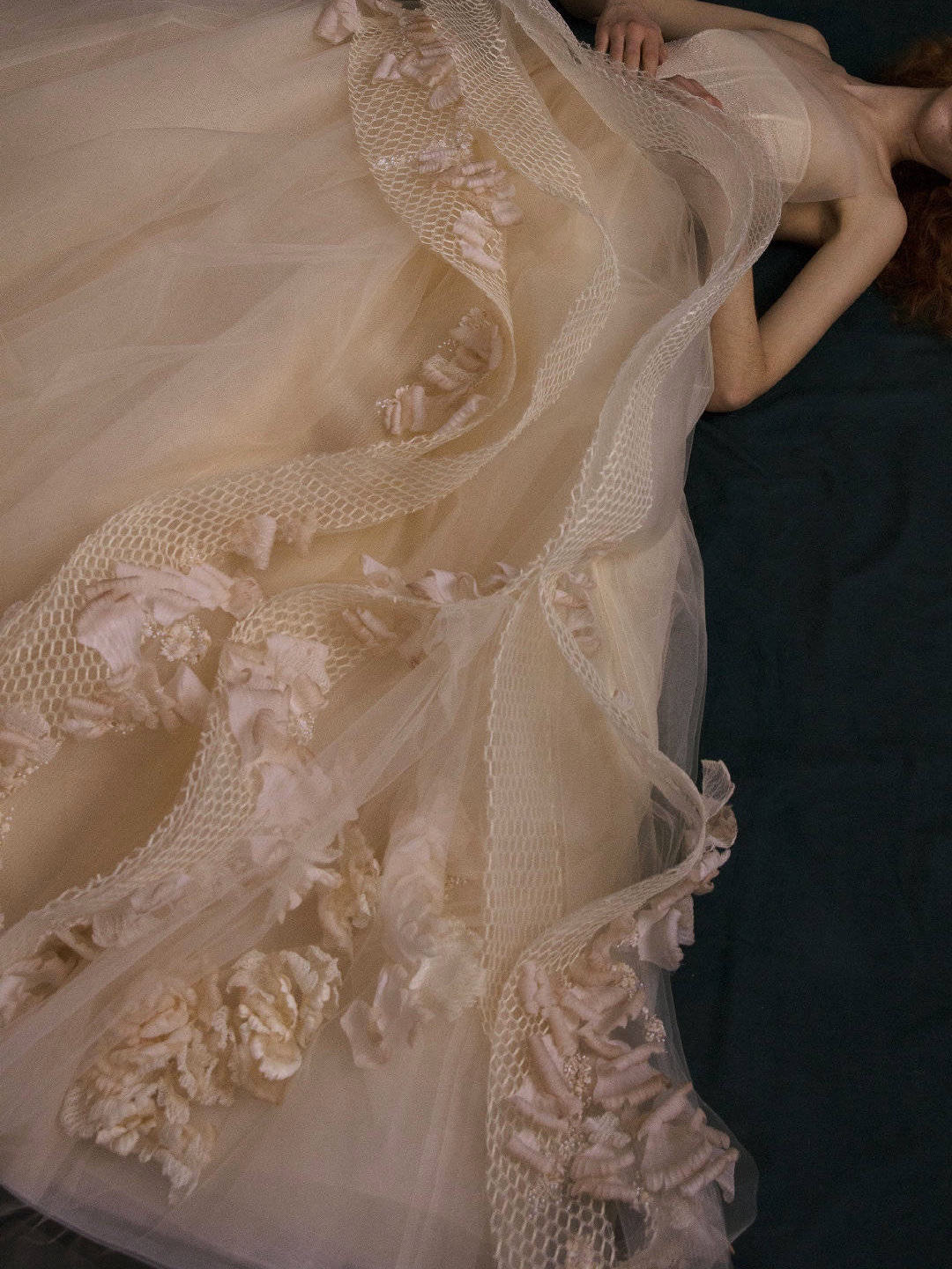 适合户外婚礼的主款婚纱甜美简约风