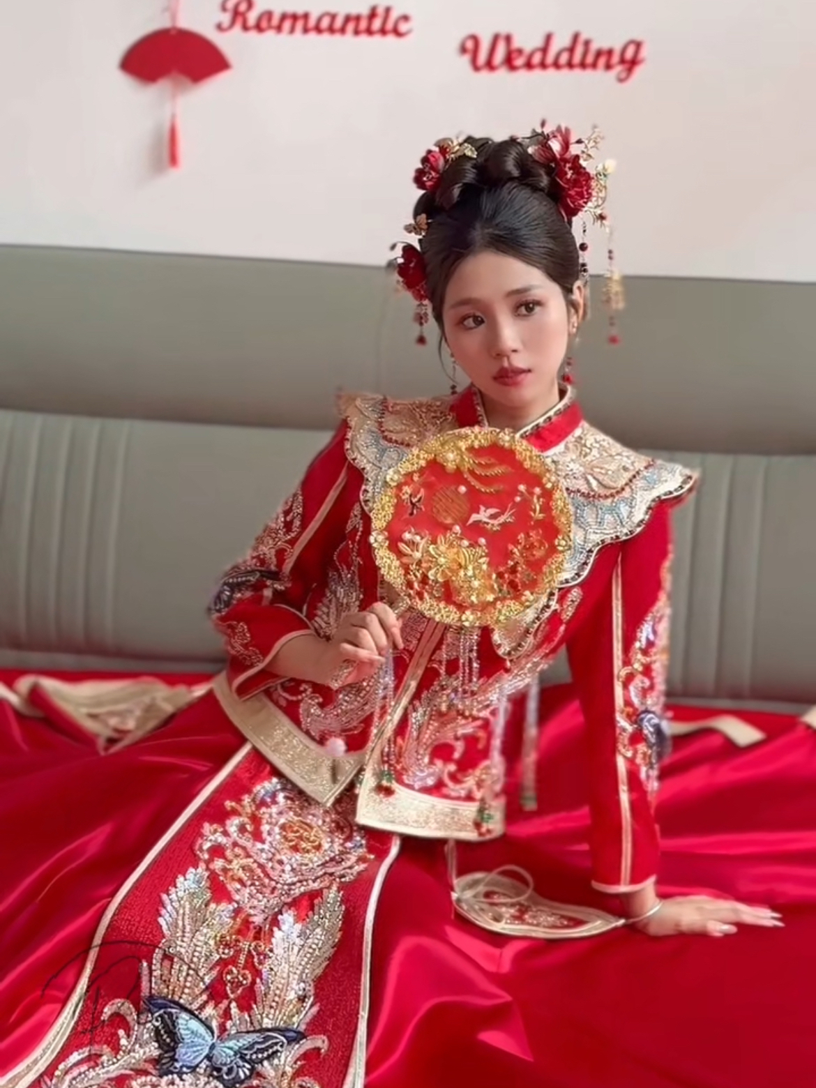 【超值套系】婚纱12件套+总监档1680跟妆一天