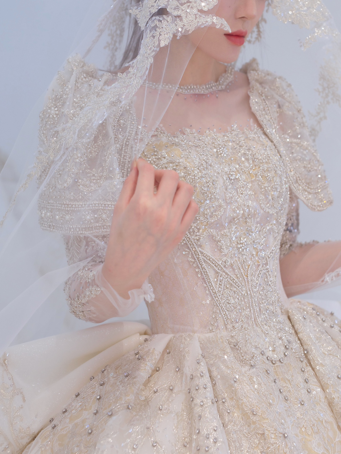 华丽巴洛克风格大拖尾仪式婚纱