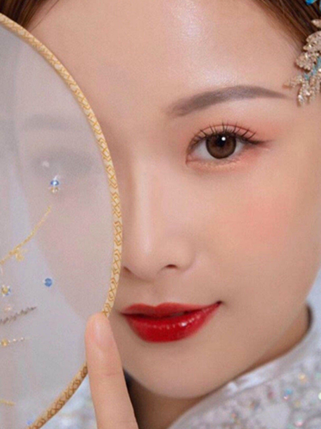 如銀河般閃亮的珍珠灑落其上
