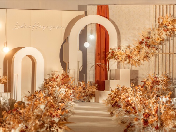 香槟色简约婚礼现场               