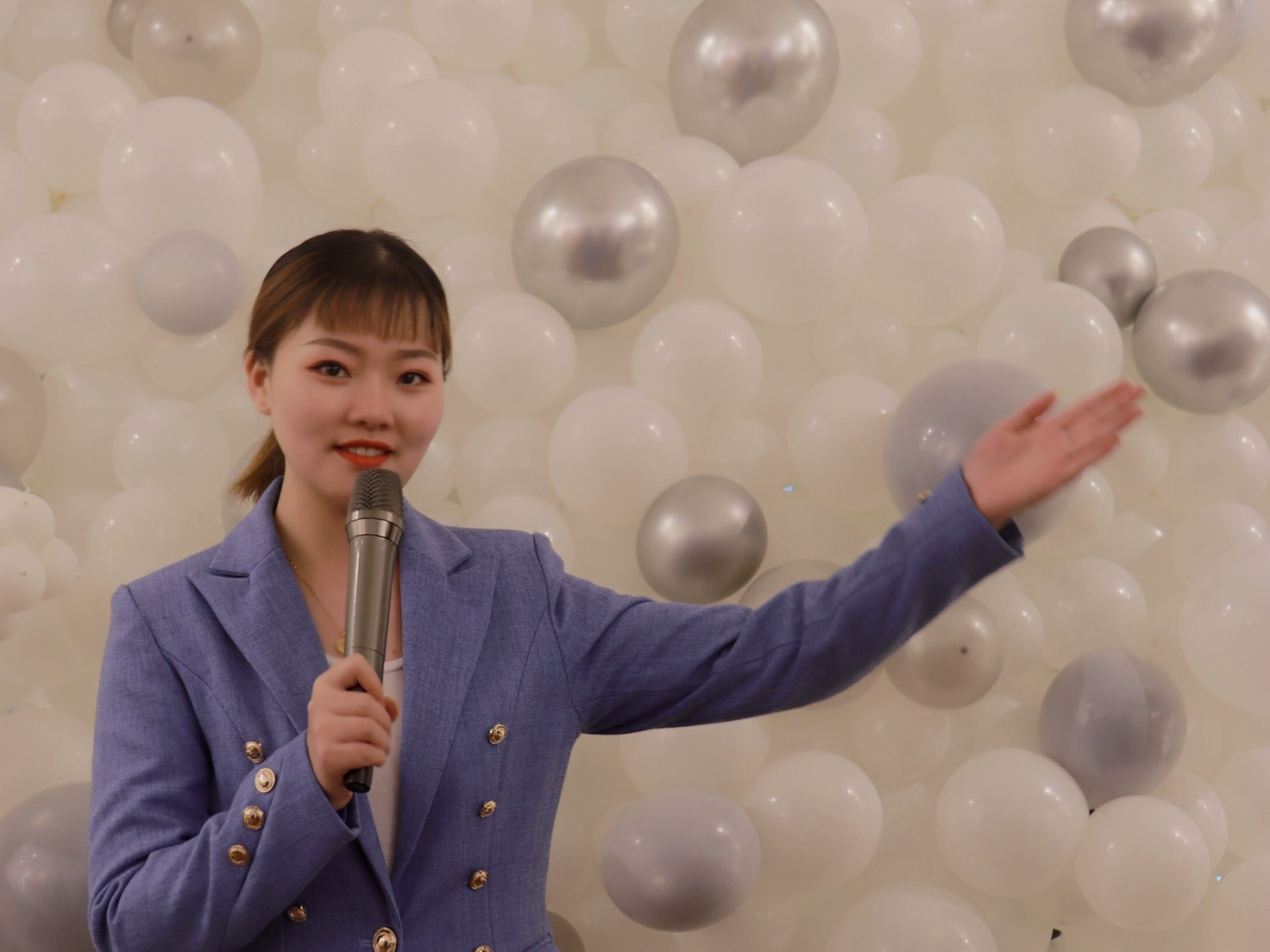 用温暖的声音讲述浪漫爱情故事