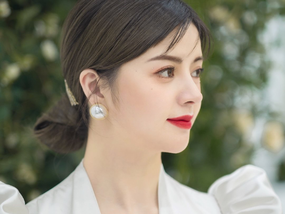 资深化妆师高清喷枪化妆+四套饰品