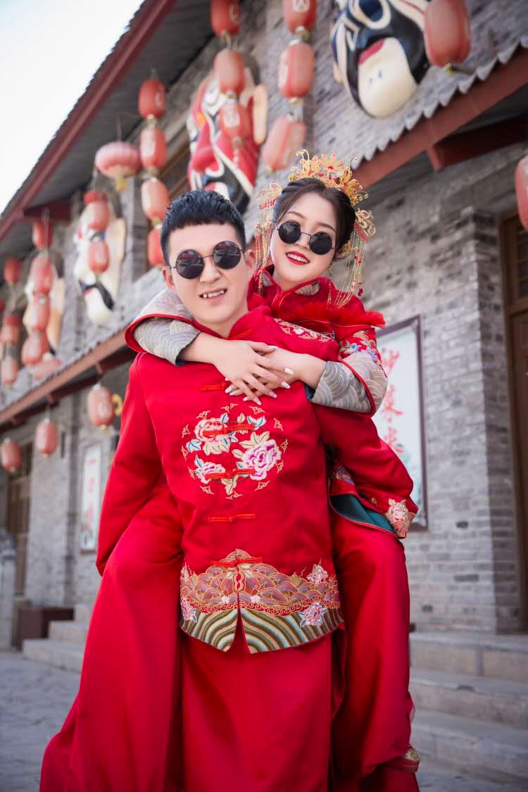           我们结婚呢。四月二十号恭候见证我们美好的时刻