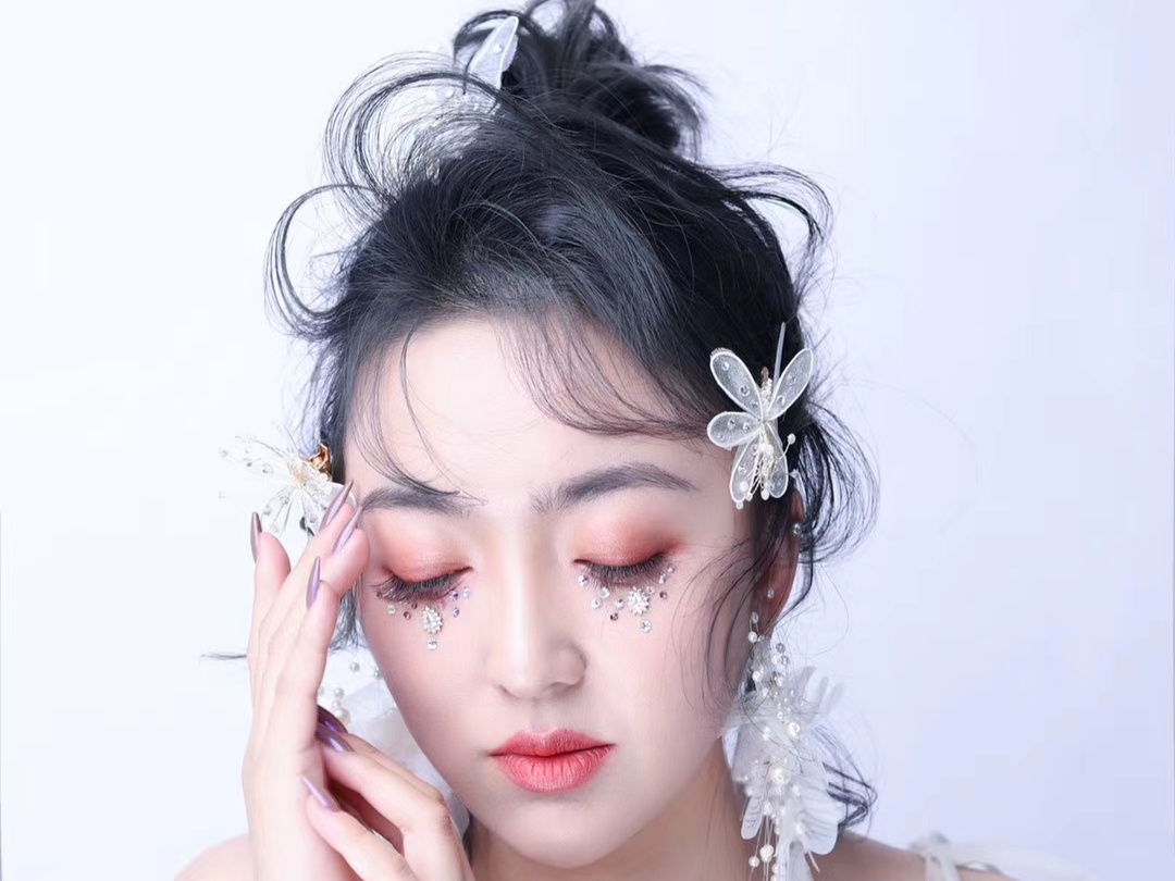 高级化妆师    全程跟妆