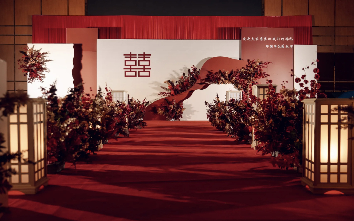 白绿小清新风格化繁为简，仿佛走入爱丽丝梦游仙境般