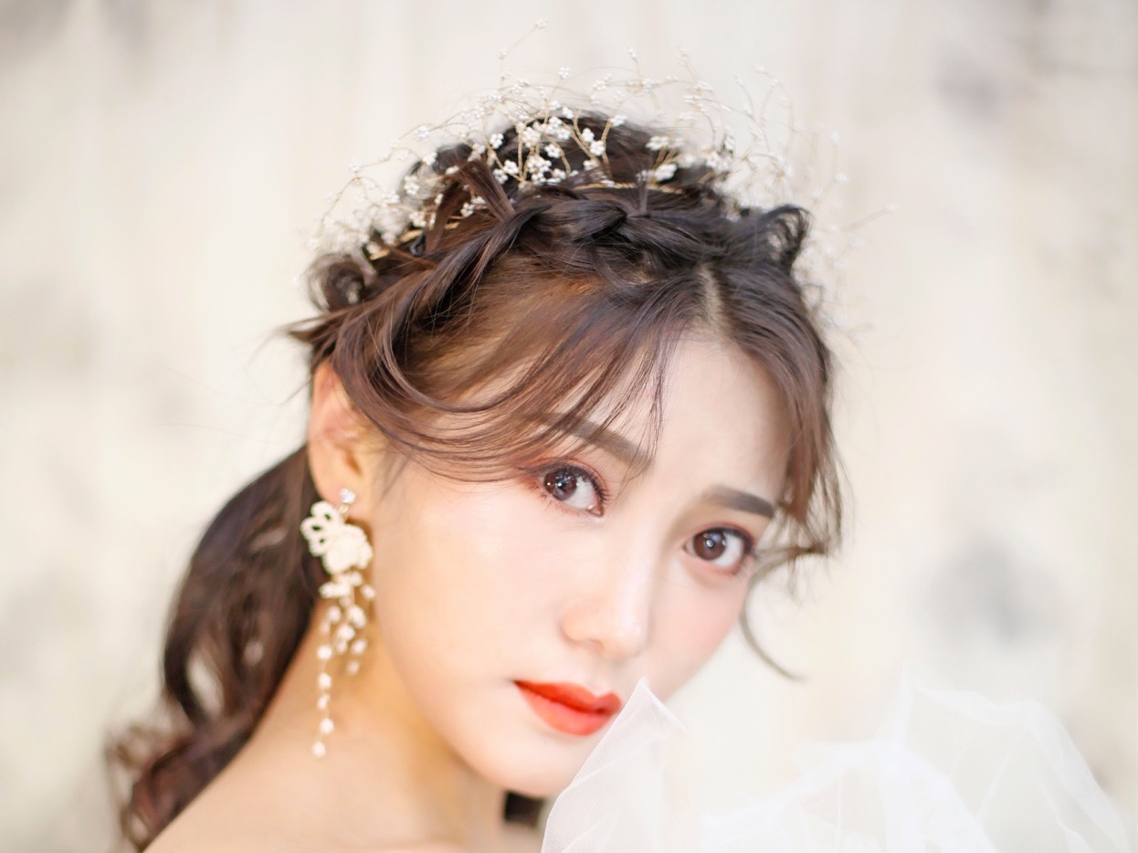 资深明星化妆师全天跟妆（风格韩系大方）