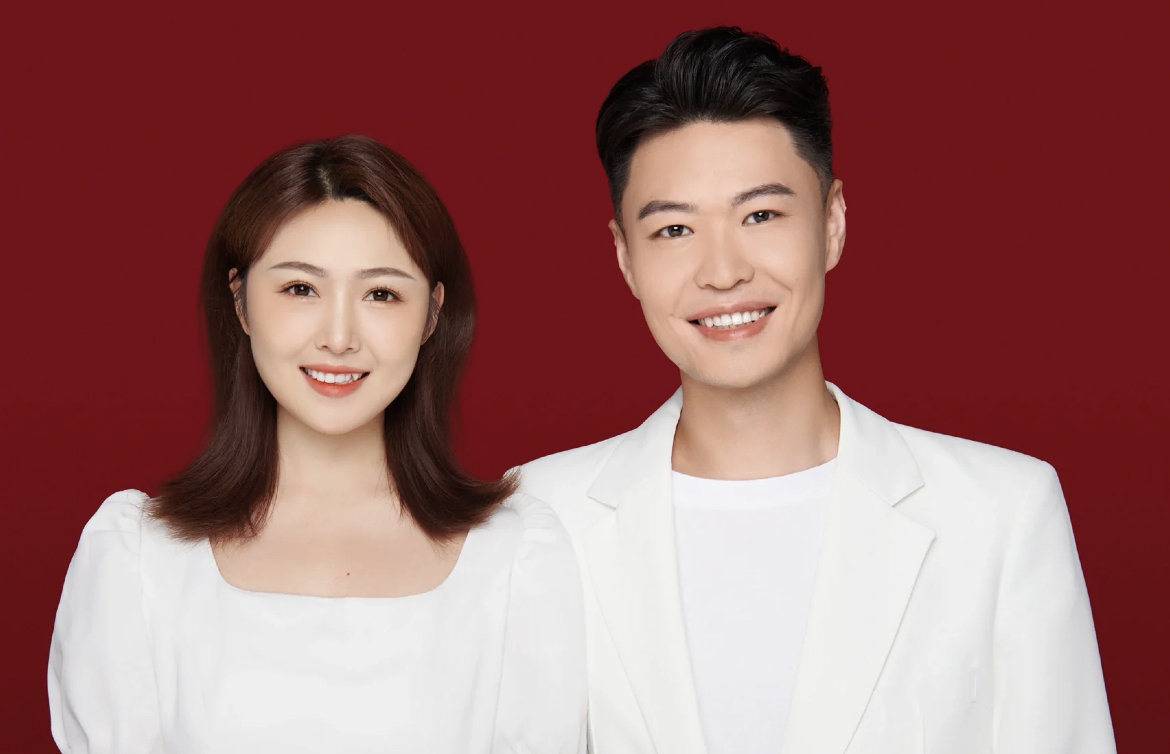 【结婚证件照】服装+化妆+精修 劵后99元