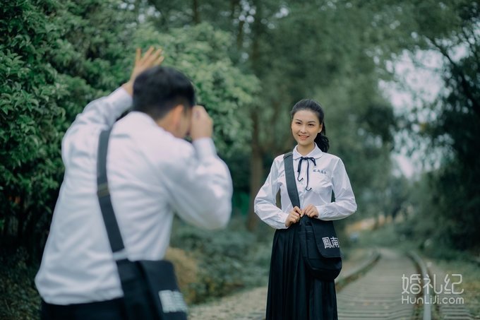 婚纱照这样拍太赞了，赫本风让你美如画中人