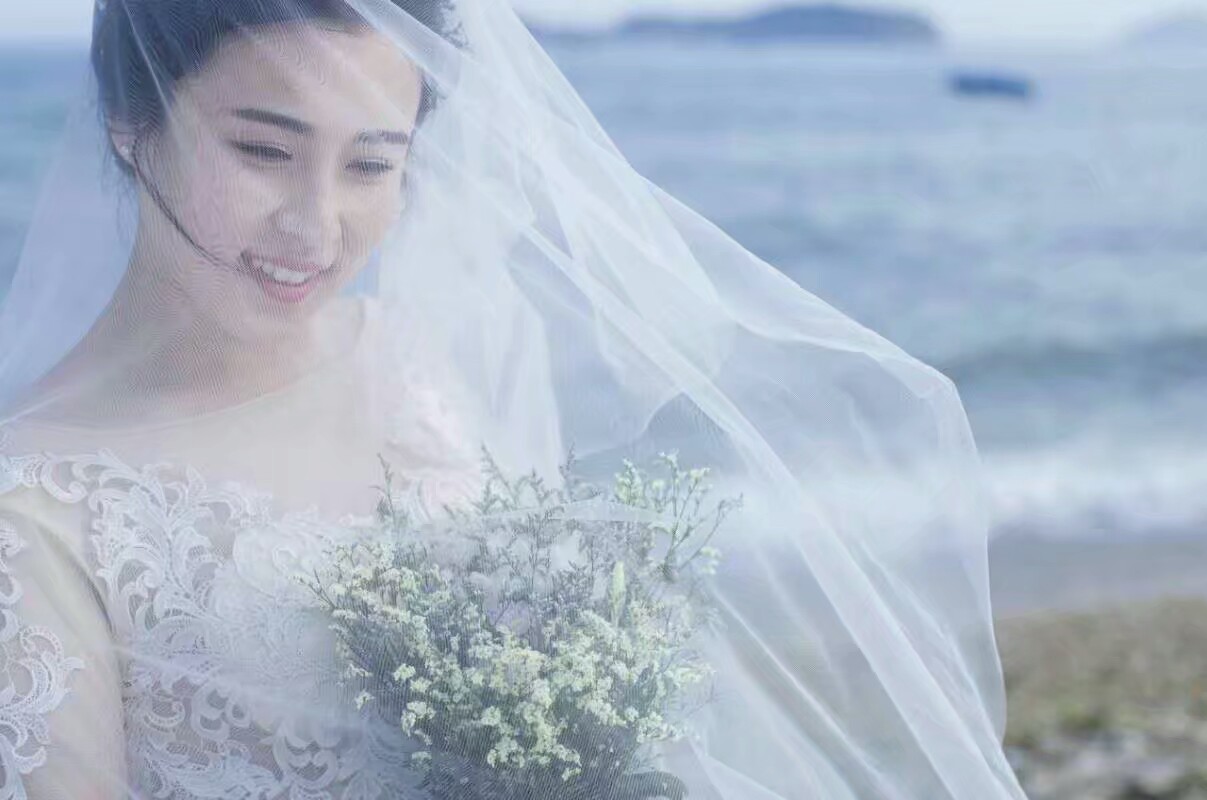 大连买婚纱_大连洛可可婚纱摄影