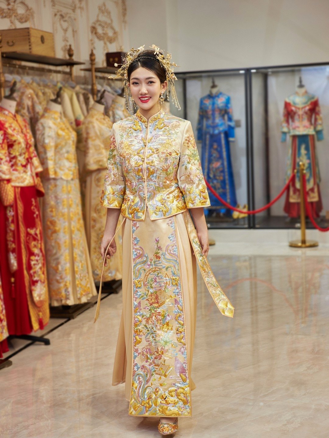 英國皇室金色新娘秀禾服禮服