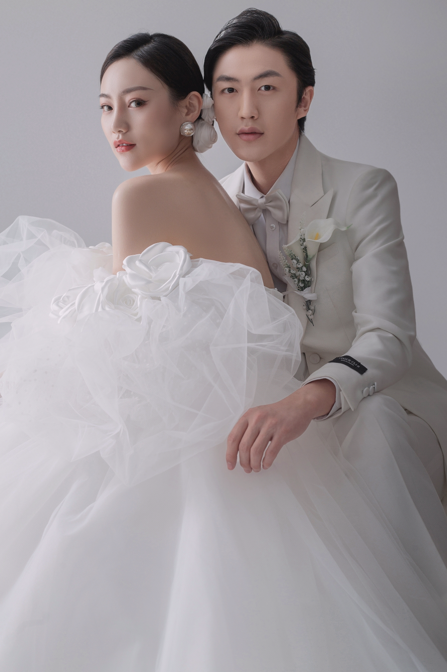 【活動(dòng)】?jī)?nèi)外景通拍+12服12造+送婚紗