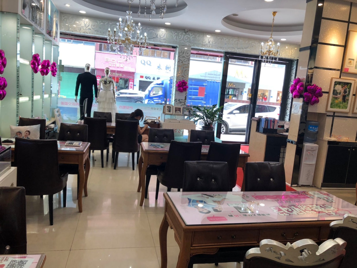 东莞市横沥巴名黎婚纱摄影店