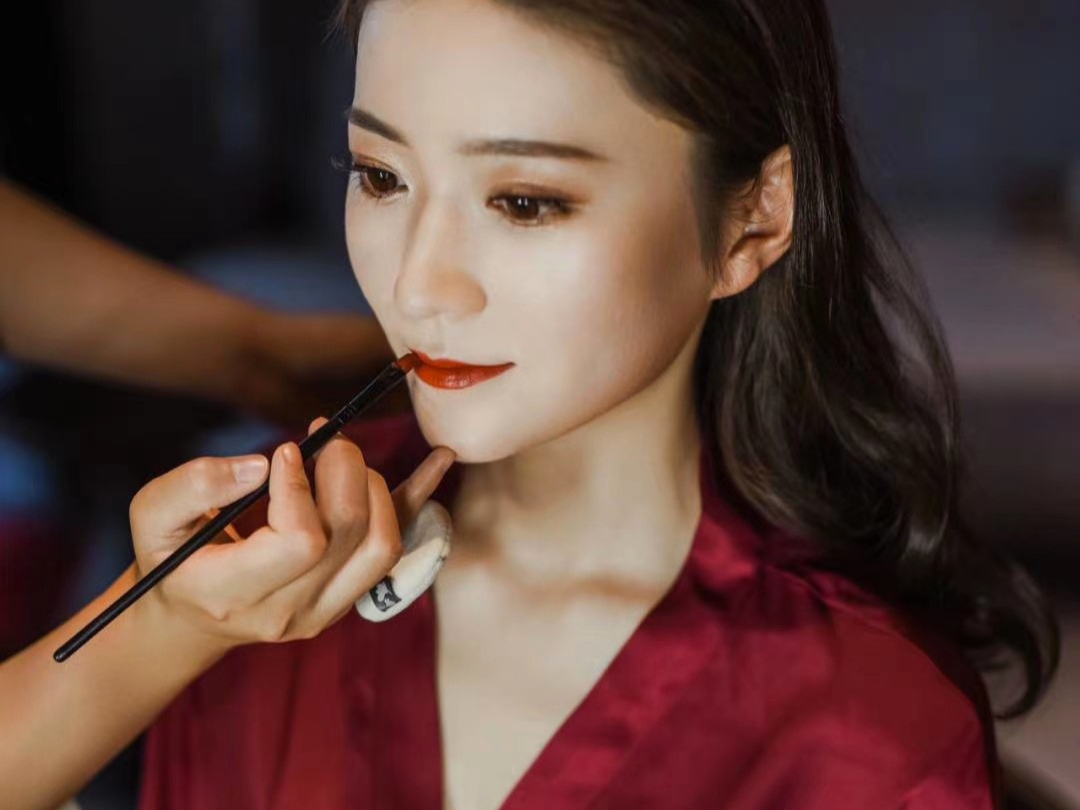 资深化妆师晨袍造型+龙凤褂新娘造型