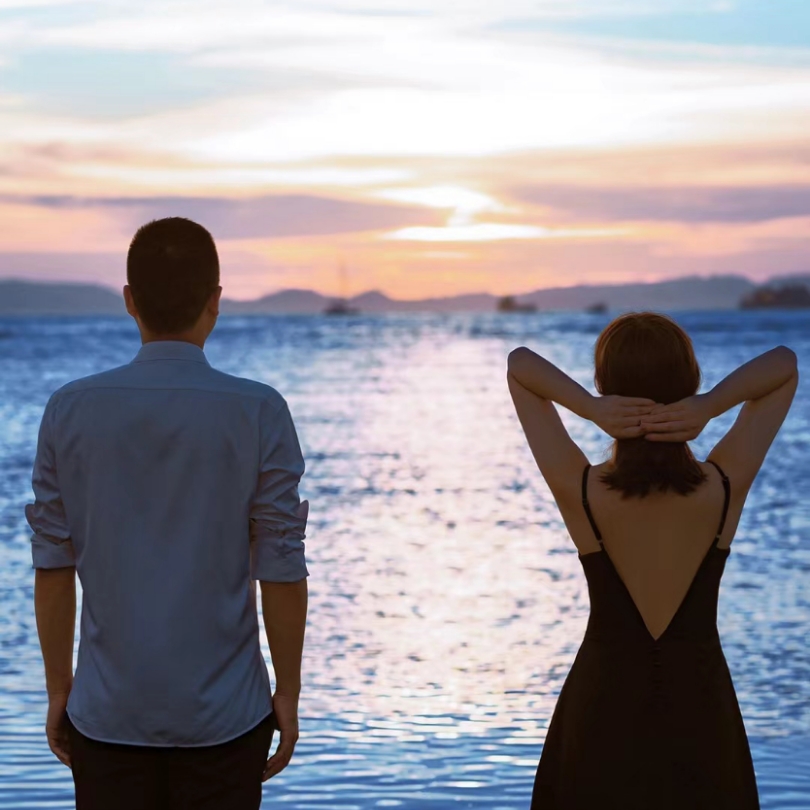 蒙陰后古夕陽下的海景婚紗照