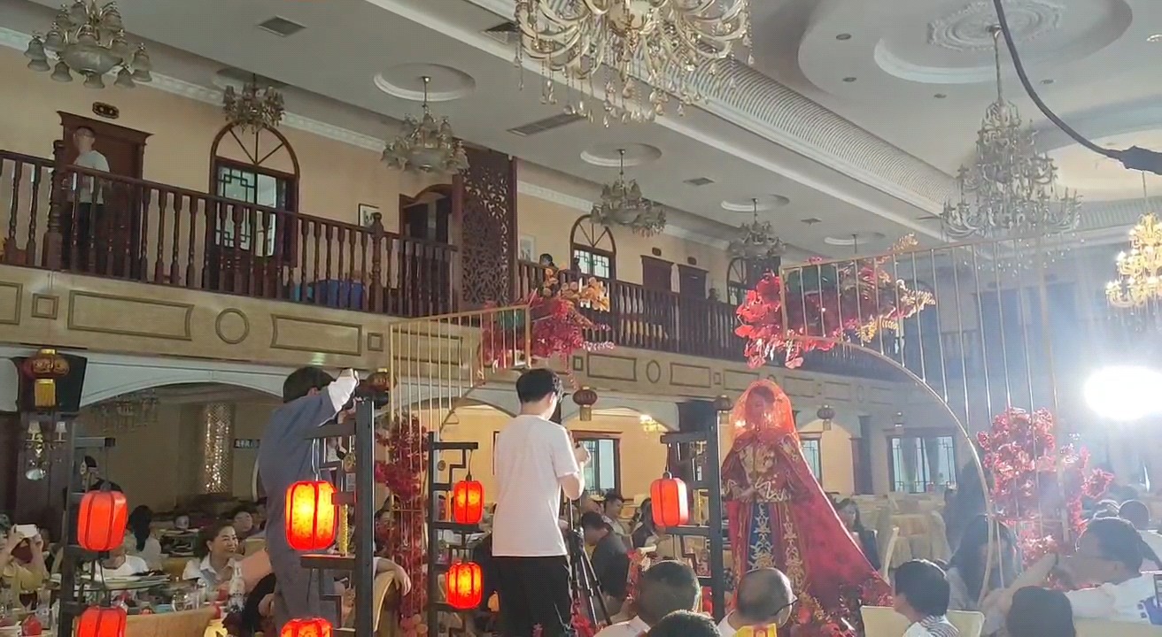 母亲送嫁礼片段
