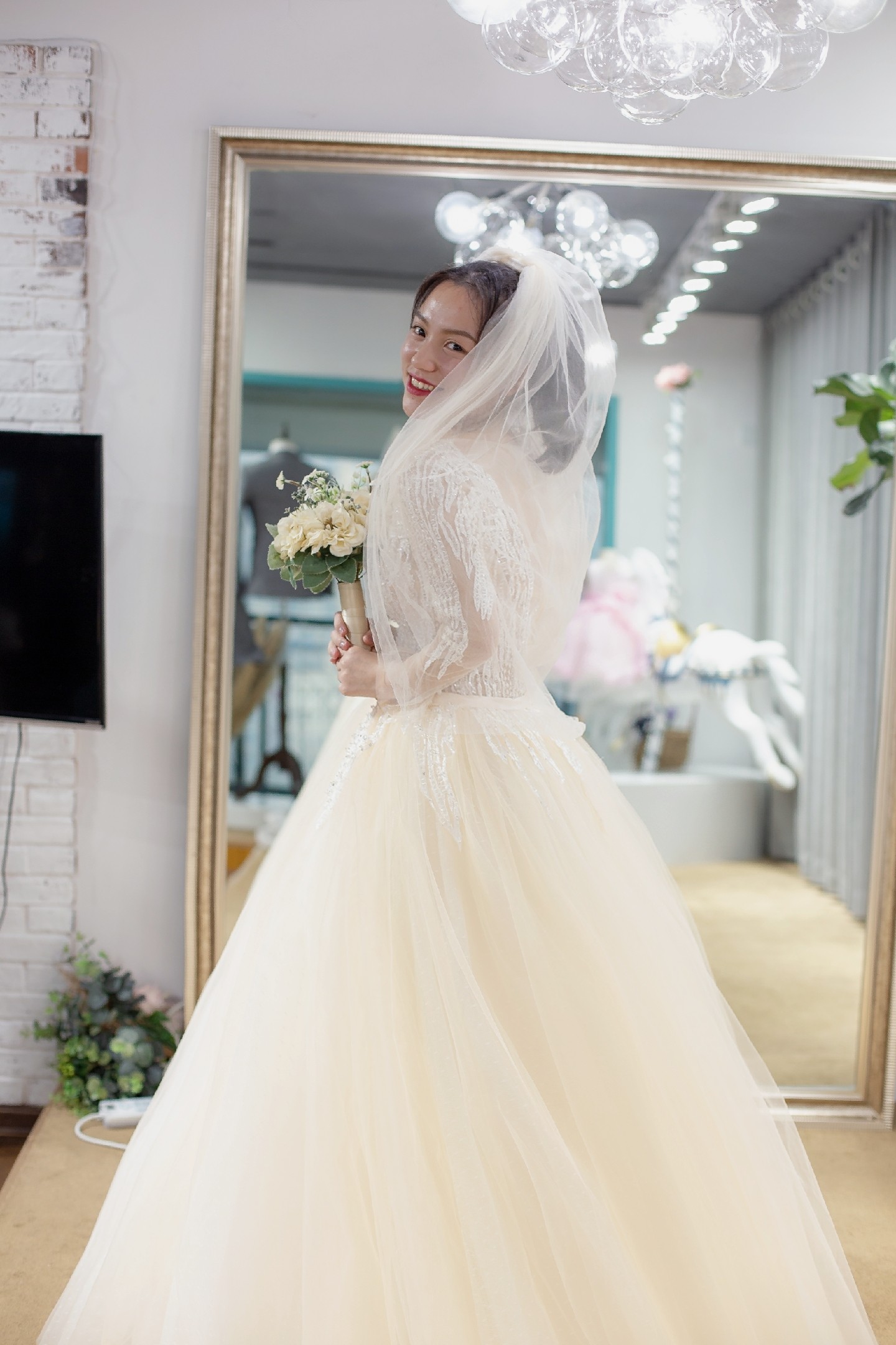 艾慕婚纱官网_颖上艾慕婚纱(3)