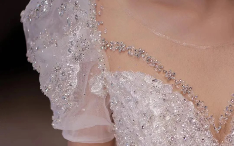 小众奢华｜手工钉珠长拖婚纱