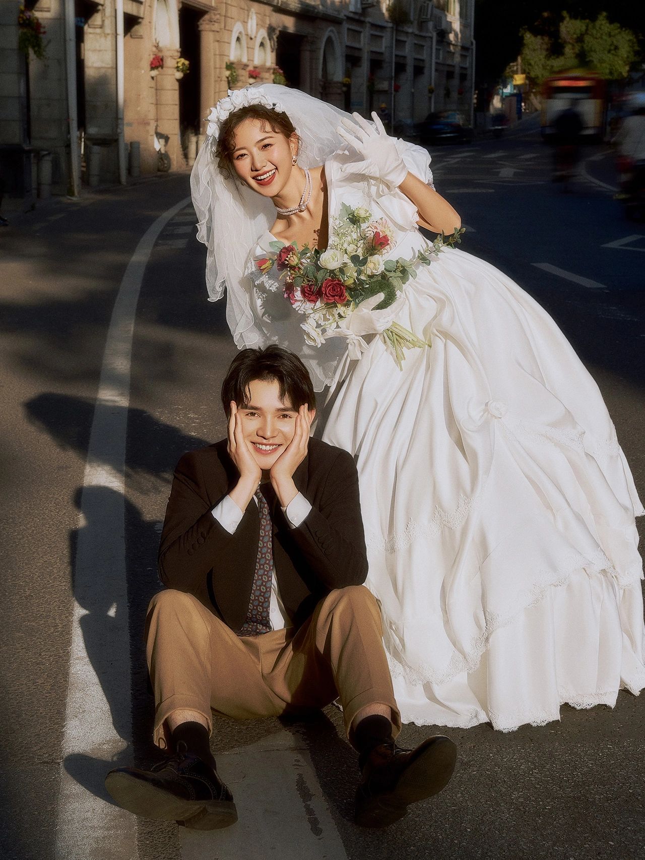 <港风|工笔画|油画>婚纱照+底片全送+服装任选