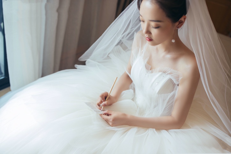 3000搞定婚礼当天全套衣服，气质不输万以上的！