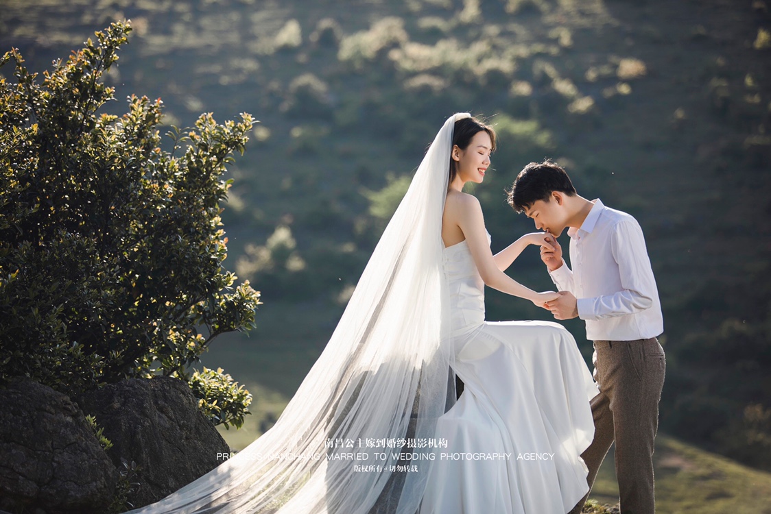 高定婚纱│韩式婚纱│限量预约