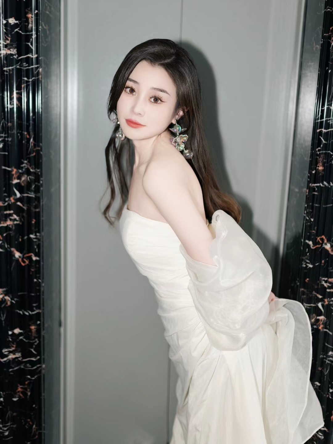 【人气套餐】全程跟妆+婚纱/秀禾/敬酒服