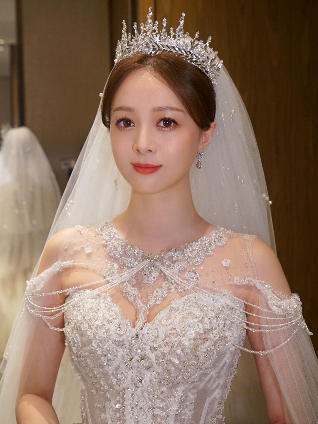 婚礼跟妆记录唯美新娘子从晨袍到婚纱不一样的美！
