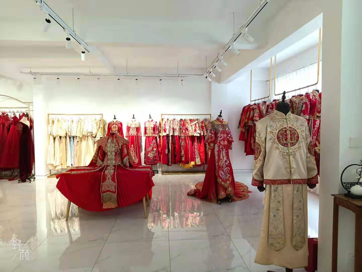 蒂尔婚纱礼服馆