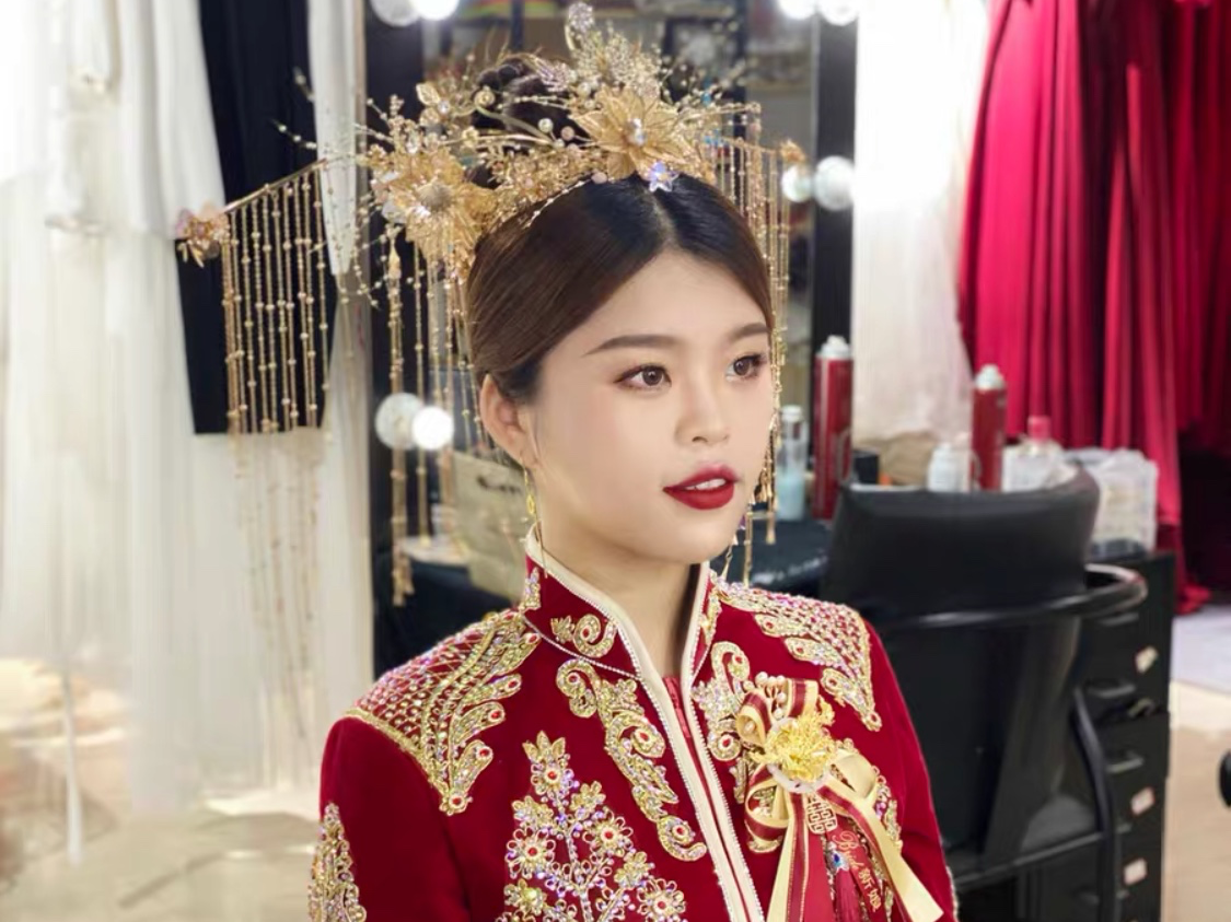 新娘跟妆一条龙！详情微信咨询超值！