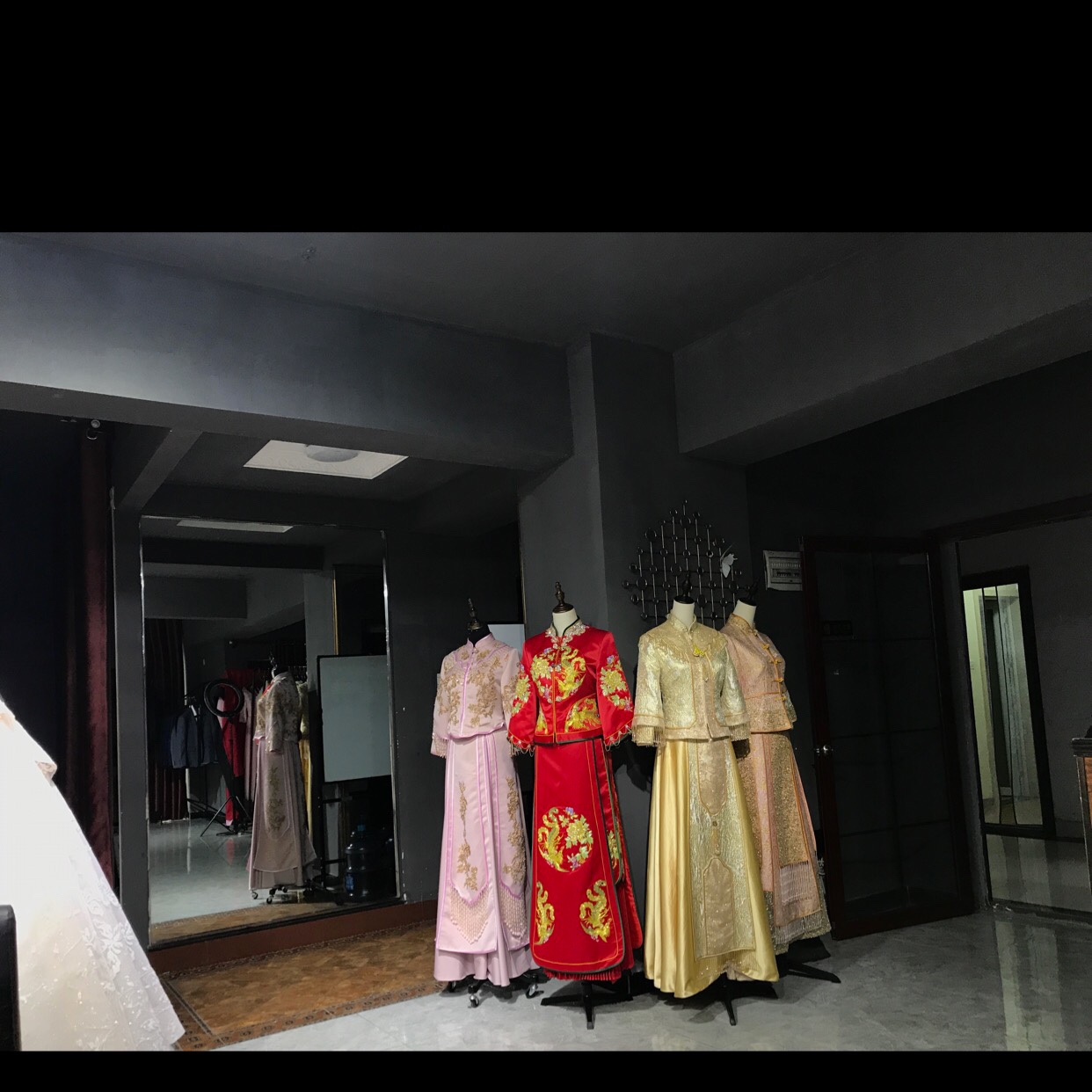 宠幸嫁衣品牌婚纱集合店