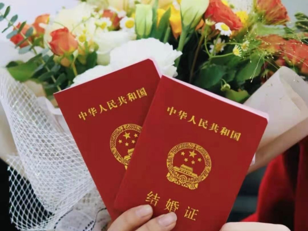 结婚证领证创意个性跟拍纪实摄影