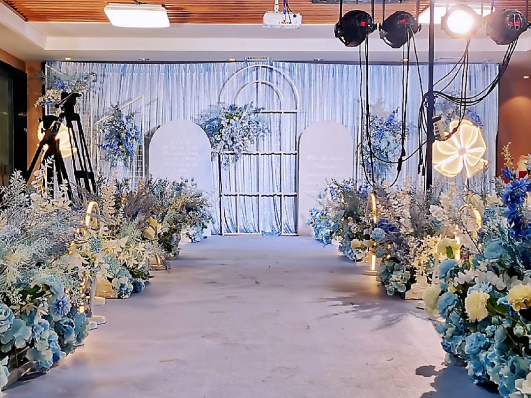 超性价比蓝色系酒店婚礼布置