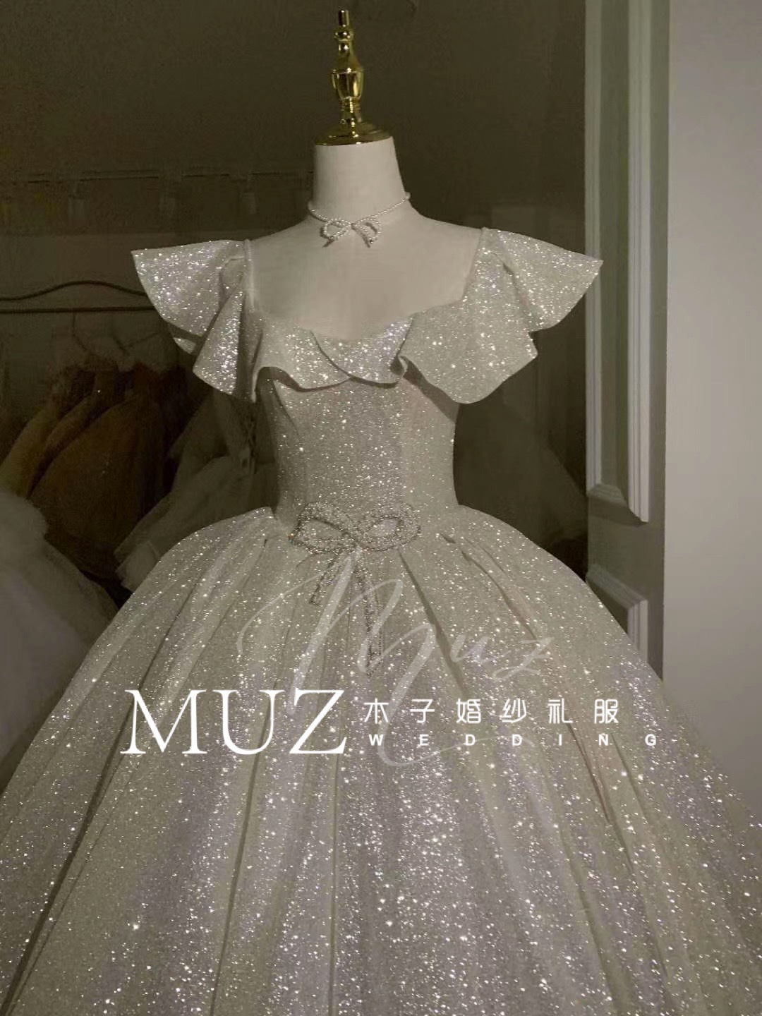 濮阳高级定制婚纱＋出门秀禾＋敬酒服＋高端新娘跟妆