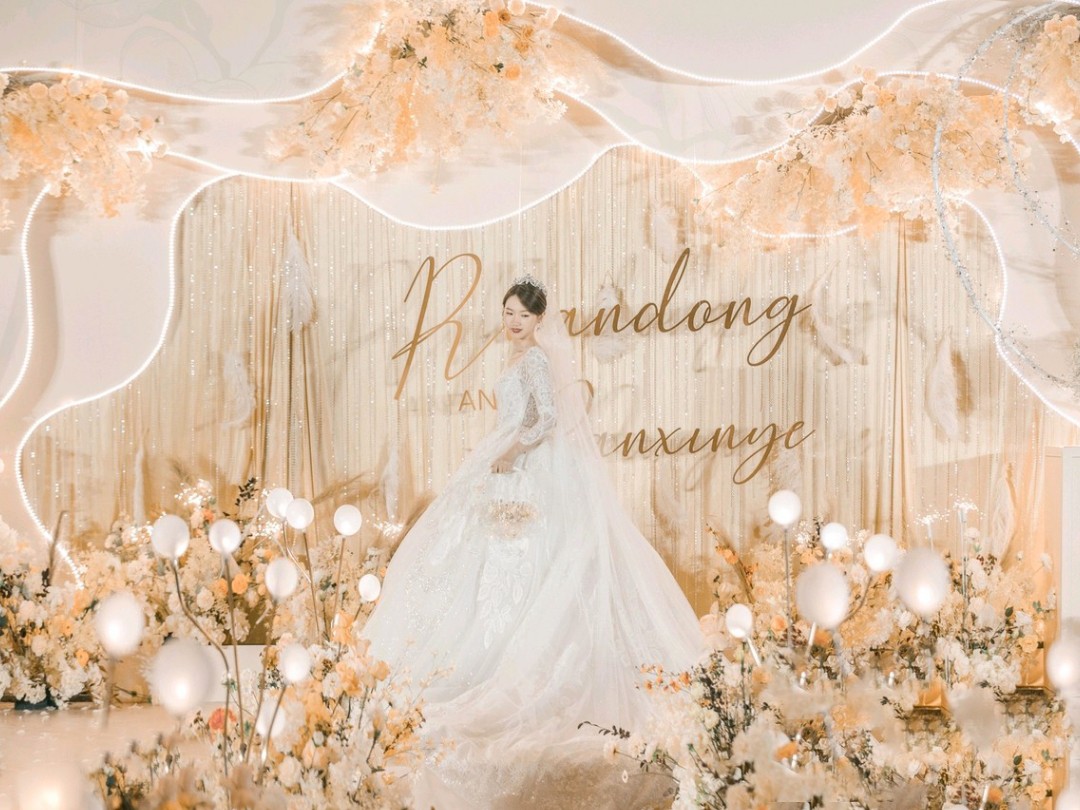 【香槟色爆款婚礼】点开查看暗场效果