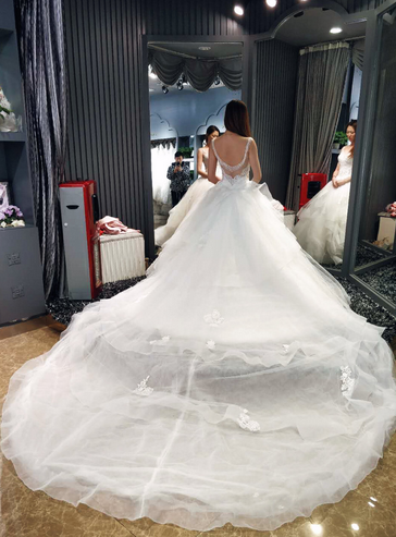 租婚纱贵不贵_动漫婚纱情侣头像(3)