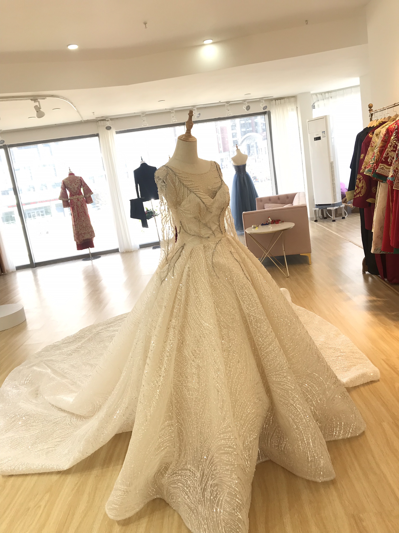 烟台兰蒂婚纱礼服定制