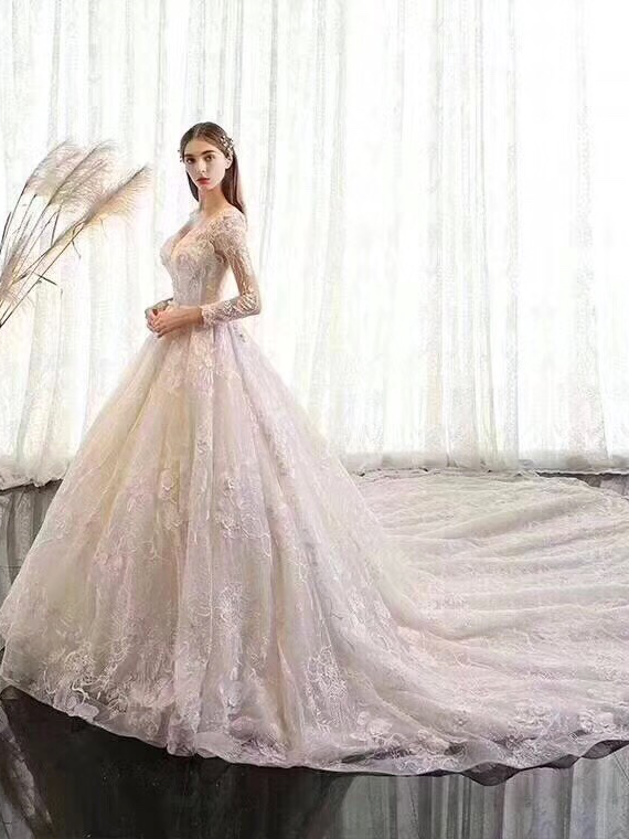 【人气套餐】专业全天跟妆+婚纱礼服免租
