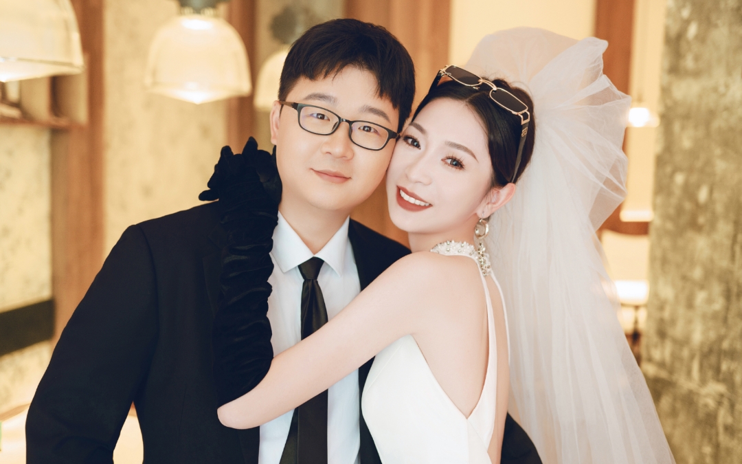听说00后都想拍这样的甜酷风婚纱照❓