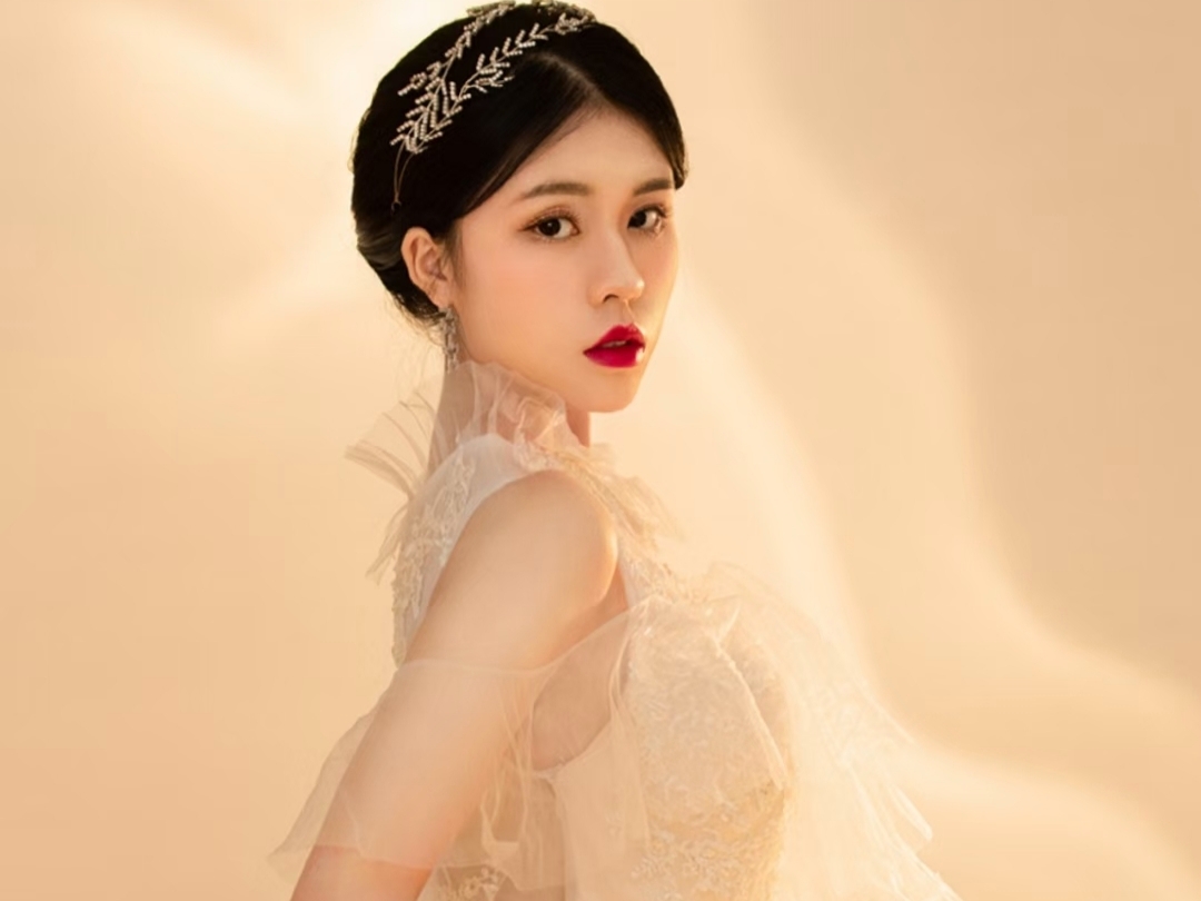 高端时尚新娘妆，专业新娘跟妆10年