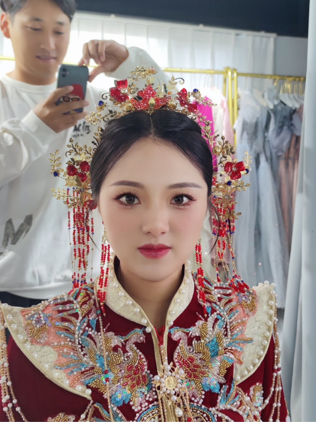 资深化妆师全天跟妆 所用均是一线大牌化妆品