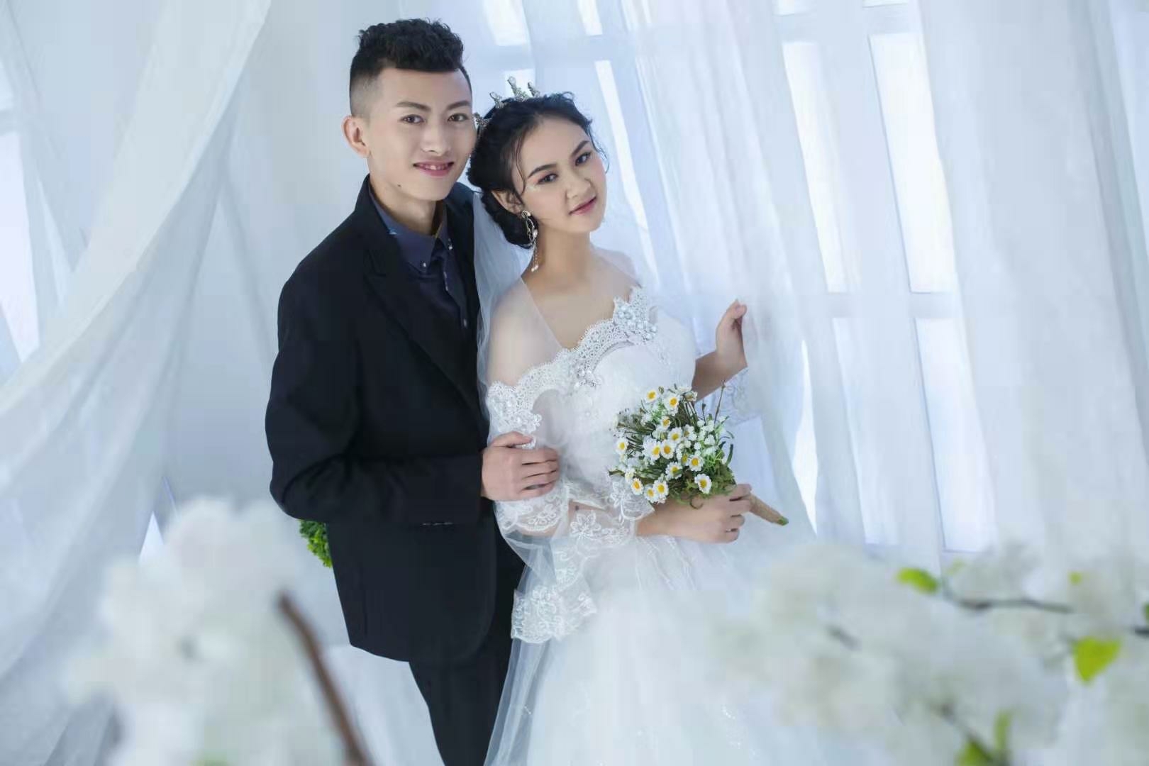 李莎莎    
任志鑫