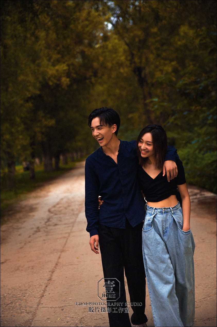 看够了经典的婚纱照类型？那么来点不一样的吧～