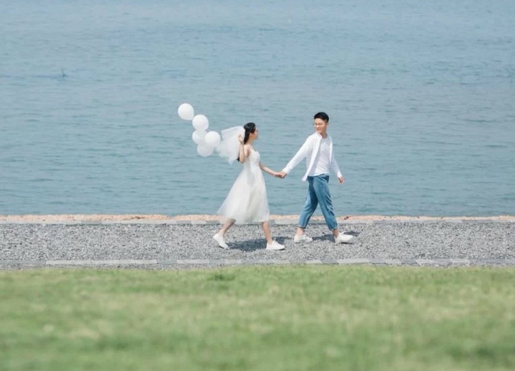 你也可以拍出像模特一样甜蜜自然的婚纱照！！