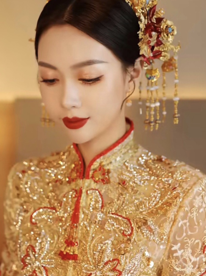 首席档全程新娘跟妆送婚纱礼服5套