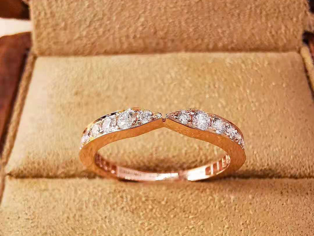 愛戀 18K金鉆石結(jié)婚對戒—蒂晟美鉆