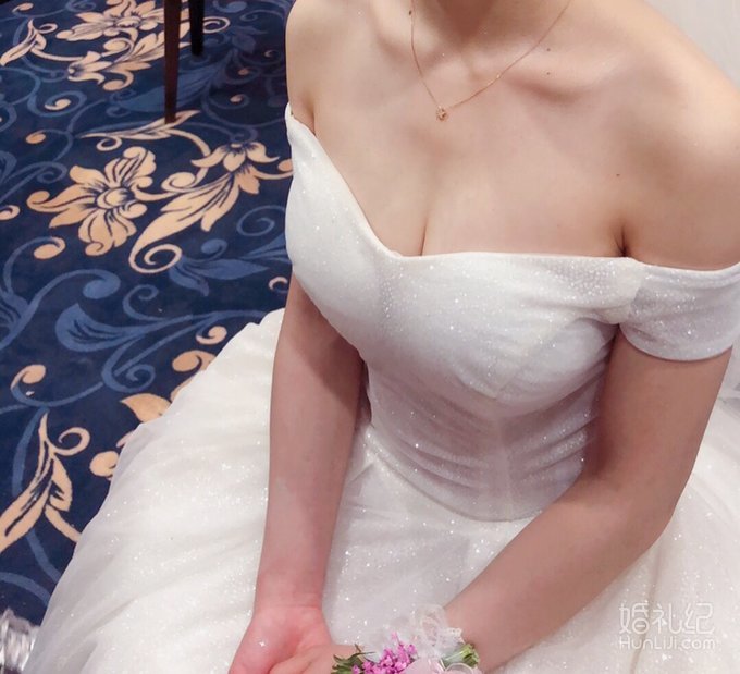 💕礼服是租的 但是本女王很满意~